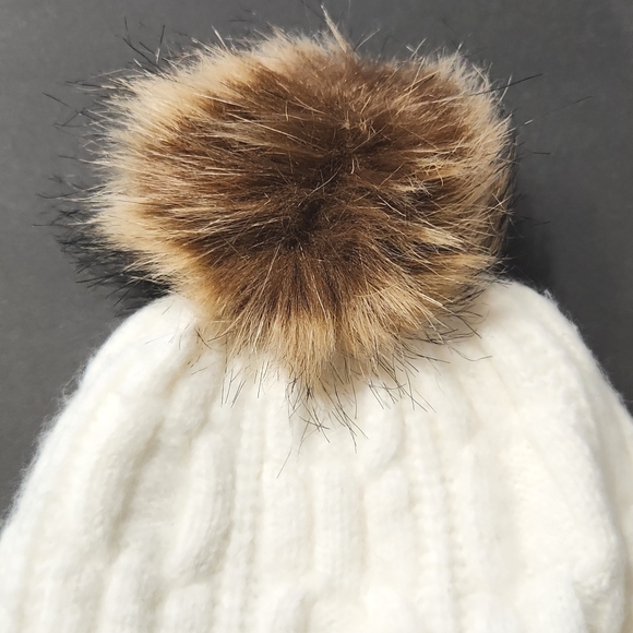 NWT Calvin Klein Cream Faux Fur Pom-Pom Knit Beanie Hat One Size MSRP $48 - Picture 2 of 10